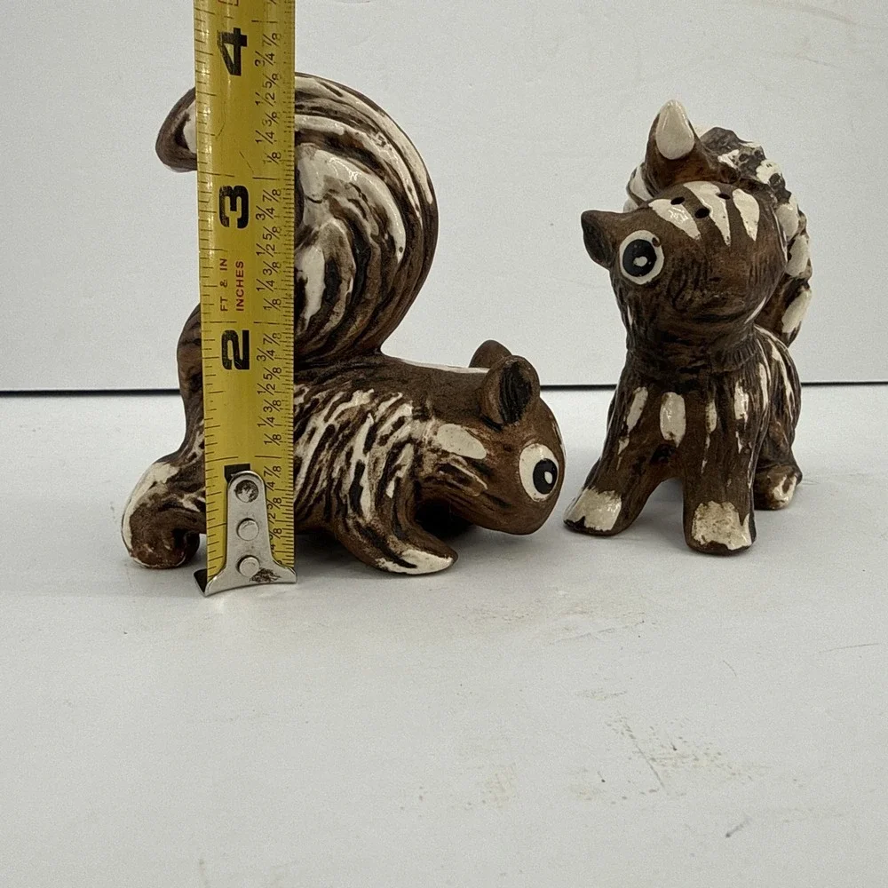 Vintage 1950's Brown Squirrel Animal US Ceramic Pottery Salt & Pepper Shaker Set